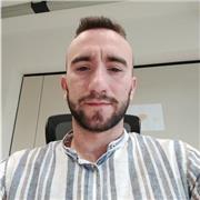 Madrelingua italiana, ottimo livello di inglese, spagnolo e buon livello di tedesco